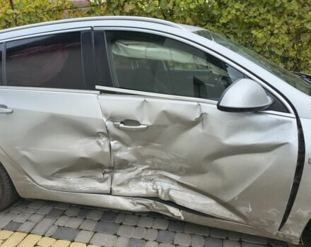 Серый Опель Инсигния, объемом двигателя 1.6 л и пробегом 185 тыс. км за 4500 $, фото 5 на Automoto.ua