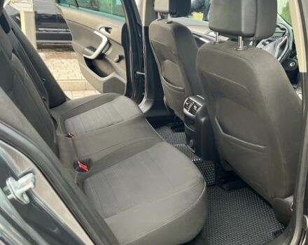 Сірий Опель Інсігнія, об'ємом двигуна 2 л та пробігом 267 тис. км за 3500 $, фото 4 на Automoto.ua