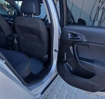 Серый Опель Инсигния, объемом двигателя 2 л и пробегом 292 тыс. км за 6700 $, фото 10 на Automoto.ua