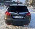 Серый Опель Инсигния, объемом двигателя 2 л и пробегом 200 тыс. км за 5700 $, фото 2 на Automoto.ua