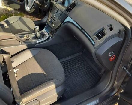 Серый Опель Инсигния, объемом двигателя 2 л и пробегом 150 тыс. км за 8700 $, фото 4 на Automoto.ua