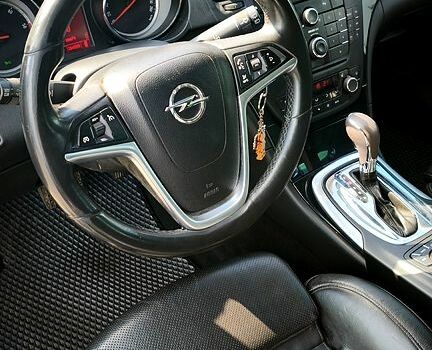 Сірий Опель Інсігнія, об'ємом двигуна 2 л та пробігом 265 тис. км за 8800 $, фото 4 на Automoto.ua