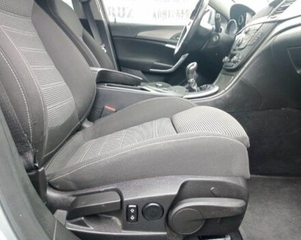 Серый Опель Инсигния, объемом двигателя 2 л и пробегом 300 тыс. км за 8300 $, фото 6 на Automoto.ua