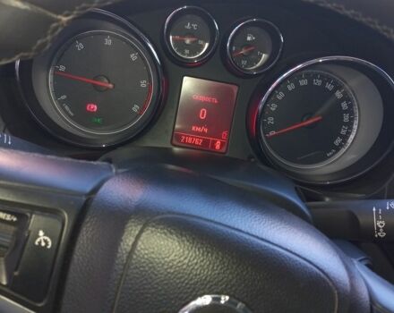 Серый Опель Инсигния, объемом двигателя 2 л и пробегом 219 тыс. км за 8199 $, фото 6 на Automoto.ua