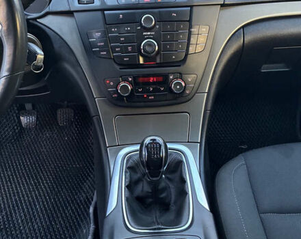 Серый Опель Инсигния, объемом двигателя 2 л и пробегом 325 тыс. км за 6340 $, фото 14 на Automoto.ua