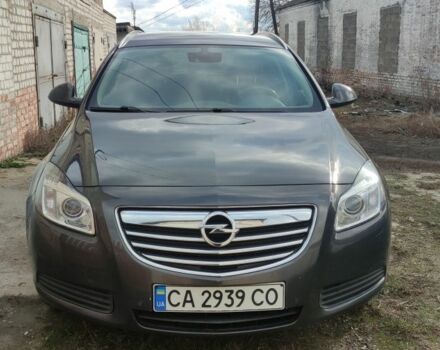 Серый Опель Инсигния, объемом двигателя 2 л и пробегом 450 тыс. км за 8000 $, фото 1 на Automoto.ua