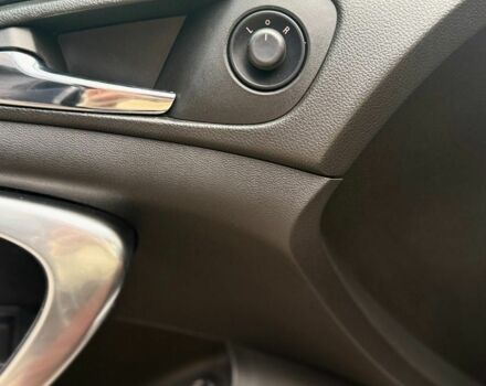 Серый Опель Инсигния, объемом двигателя 2 л и пробегом 212 тыс. км за 9700 $, фото 6 на Automoto.ua