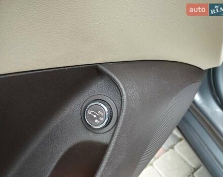 Серый Опель Инсигния, объемом двигателя 2 л и пробегом 293 тыс. км за 9500 $, фото 11 на Automoto.ua