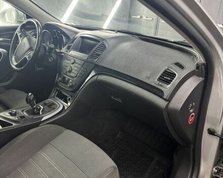 Сірий Опель Інсігнія, об'ємом двигуна 2 л та пробігом 300 тис. км за 7000 $, фото 4 на Automoto.ua