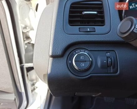 Серый Опель Инсигния, объемом двигателя 2 л и пробегом 237 тыс. км за 10199 $, фото 66 на Automoto.ua