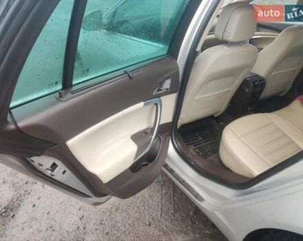 Серый Опель Инсигния, объемом двигателя 1.96 л и пробегом 256 тыс. км за 8300 $, фото 4 на Automoto.ua