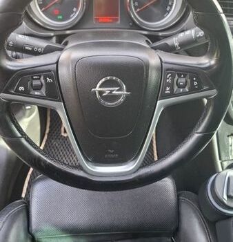 Серый Опель Инсигния, объемом двигателя 1.96 л и пробегом 324 тыс. км за 9000 $, фото 2 на Automoto.ua