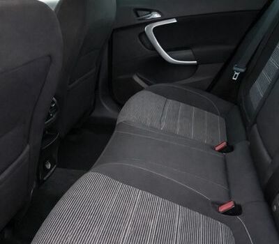 Серый Опель Инсигния, объемом двигателя 1.96 л и пробегом 256 тыс. км за 8800 $, фото 3 на Automoto.ua