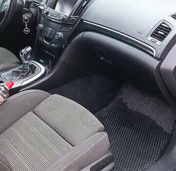 Серый Опель Инсигния, объемом двигателя 2 л и пробегом 235 тыс. км за 12200 $, фото 5 на Automoto.ua