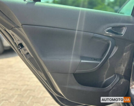 Серый Опель Инсигния, объемом двигателя 2 л и пробегом 224 тыс. км за 10800 $, фото 16 на Automoto.ua