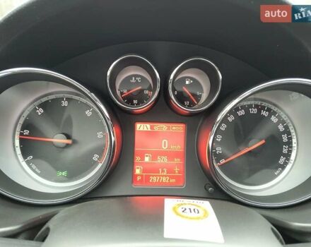 Серый Опель Инсигния, объемом двигателя 1.96 л и пробегом 300 тыс. км за 6300 $, фото 6 на Automoto.ua