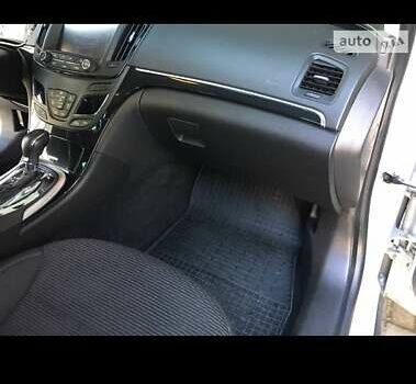 Серый Опель Инсигния, объемом двигателя 2 л и пробегом 270 тыс. км за 10499 $, фото 4 на Automoto.ua