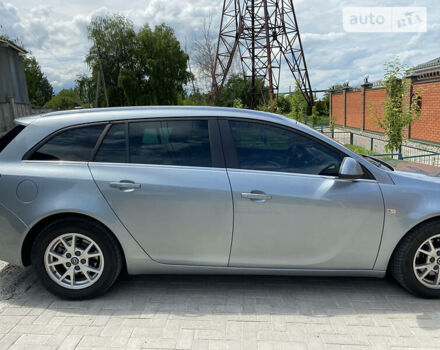 Серый Опель Инсигния, объемом двигателя 2 л и пробегом 211 тыс. км за 9500 $, фото 2 на Automoto.ua