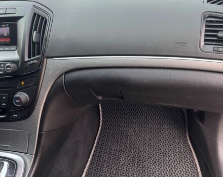 Сірий Опель Інсігнія, об'ємом двигуна 2 л та пробігом 240 тис. км за 9000 $, фото 4 на Automoto.ua