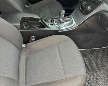 Сірий Опель Інсігнія, об'ємом двигуна 2 л та пробігом 240 тис. км за 9000 $, фото 5 на Automoto.ua