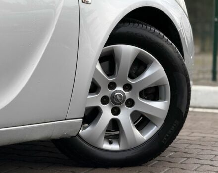 Серый Опель Инсигния, объемом двигателя 2 л и пробегом 212 тыс. км за 10650 $, фото 9 на Automoto.ua