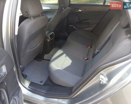 Серый Опель Инсигния, объемом двигателя 1.6 л и пробегом 260 тыс. км за 8700 $, фото 1 на Automoto.ua