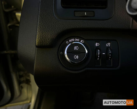 Сірий Опель Інсігнія, об'ємом двигуна 1.6 л та пробігом 208 тис. км за 9800 $, фото 13 на Automoto.ua