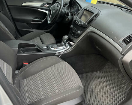 Сірий Опель Інсігнія, об'ємом двигуна 1.6 л та пробігом 250 тис. км за 10500 $, фото 4 на Automoto.ua