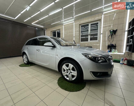 Серый Опель Инсигния, объемом двигателя 2 л и пробегом 202 тыс. км за 12500 $, фото 1 на Automoto.ua