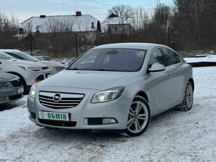 Серый Опель Инсигния, объемом двигателя 2 л и пробегом 220 тыс. км за 8300 $, фото 1 на Automoto.ua