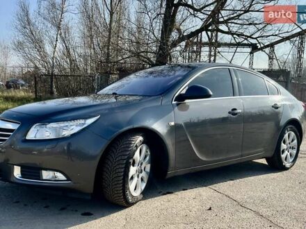 Серый Опель Инсигния, объемом двигателя 1.8 л и пробегом 208 тыс. км за 7400 $, фото 1 на Automoto.ua