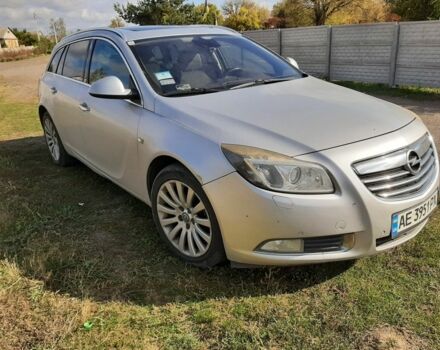 Серый Опель Инсигния, объемом двигателя 2 л и пробегом 200 тыс. км за 8000 $, фото 1 на Automoto.ua