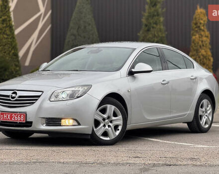 Серый Опель Инсигния, объемом двигателя 1.8 л и пробегом 240 тыс. км за 7499 $, фото 1 на Automoto.ua