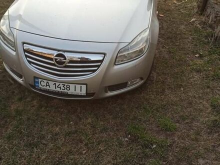 Серый Опель Инсигния, объемом двигателя 2 л и пробегом 190 тыс. км за 8000 $, фото 1 на Automoto.ua