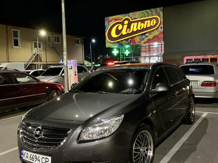 Серый Опель Инсигния, объемом двигателя 2 л и пробегом 235 тыс. км за 7800 $, фото 1 на Automoto.ua