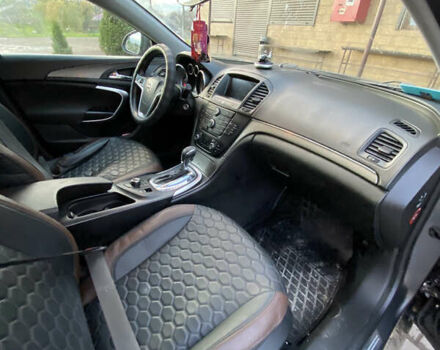 Серый Опель Инсигния, объемом двигателя 2 л и пробегом 260 тыс. км за 9000 $, фото 1 на Automoto.ua