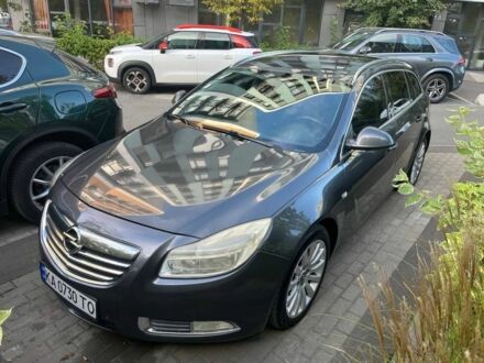 Серый Опель Инсигния, объемом двигателя 2 л и пробегом 310 тыс. км за 7800 $, фото 1 на Automoto.ua