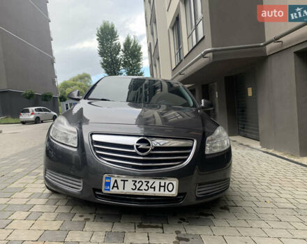Серый Опель Инсигния, объемом двигателя 2 л и пробегом 228 тыс. км за 7500 $, фото 1 на Automoto.ua