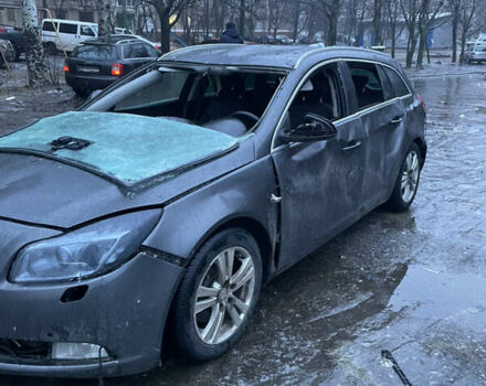 Серый Опель Инсигния, объемом двигателя 1.96 л и пробегом 315 тыс. км за 4000 $, фото 1 на Automoto.ua