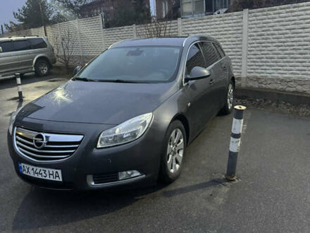 Серый Опель Инсигния, объемом двигателя 2 л и пробегом 237 тыс. км за 8299 $, фото 1 на Automoto.ua