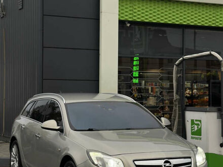 Серый Опель Инсигния, объемом двигателя 1.96 л и пробегом 286 тыс. км за 8000 $, фото 1 на Automoto.ua