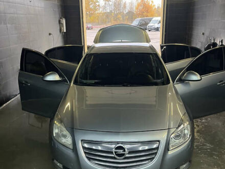 Серый Опель Инсигния, объемом двигателя 2 л и пробегом 209 тыс. км за 9000 $, фото 1 на Automoto.ua