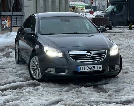 Серый Опель Инсигния, объемом двигателя 2 л и пробегом 250 тыс. км за 8000 $, фото 1 на Automoto.ua