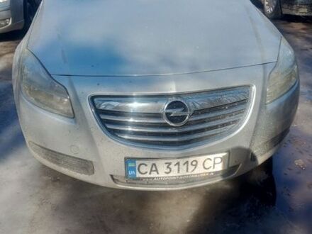 Серый Опель Инсигния, объемом двигателя 2 л и пробегом 240 тыс. км за 7800 $, фото 1 на Automoto.ua