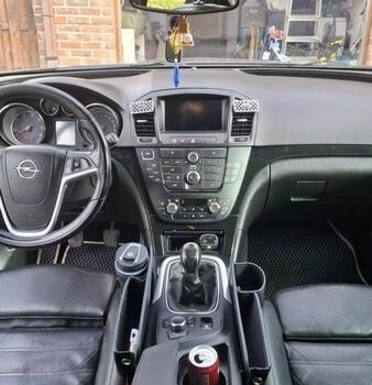 Сірий Опель Інсігнія, об'ємом двигуна 1.96 л та пробігом 324 тис. км за 9000 $, фото 1 на Automoto.ua