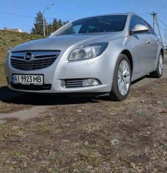 Серый Опель Инсигния, объемом двигателя 1.96 л и пробегом 314 тыс. км за 10800 $, фото 1 на Automoto.ua