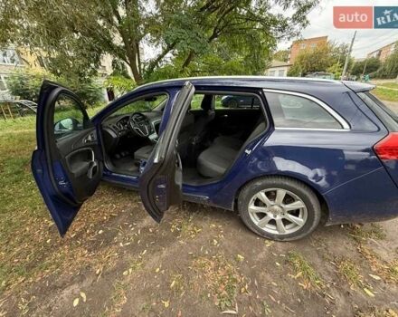 Синій Опель Інсігнія, об'ємом двигуна 2 л та пробігом 241 тис. км за 7100 $, фото 2 на Automoto.ua