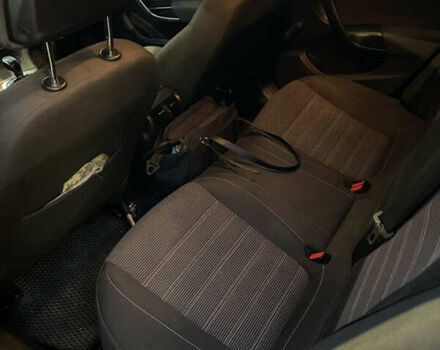 Синий Опель Инсигния, объемом двигателя 1.96 л и пробегом 337 тыс. км за 7000 $, фото 7 на Automoto.ua