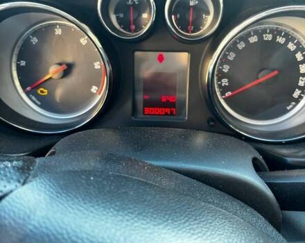 Синій Опель Інсігнія, об'ємом двигуна 1.96 л та пробігом 300 тис. км за 7200 $, фото 6 на Automoto.ua