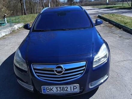 Синий Опель Инсигния, объемом двигателя 2 л и пробегом 201 тыс. км за 9200 $, фото 1 на Automoto.ua